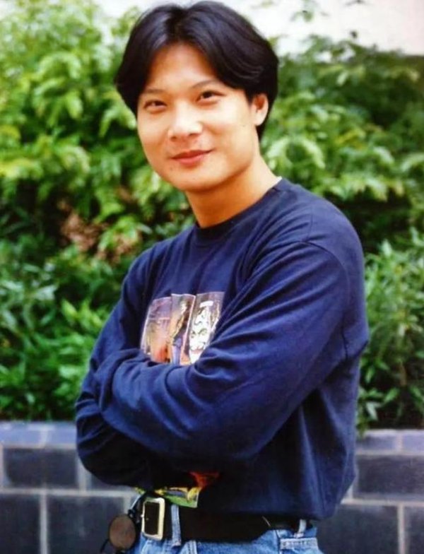 点点赢 60岁钱嘉乐吃火锅被偶遇，状态逆天，汤盈盈像30岁？